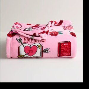 NEW SPICY BOOKS VALENTINE'S DAY SOFT THROW BLANKET THE BIG ONE 5 X 6 FT NWT
